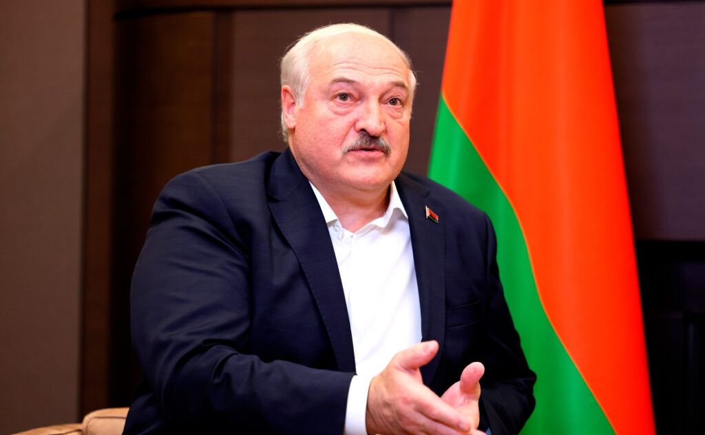 Бывших не бывает? В Беларуси принимают закон о гарантиях экс-президенту