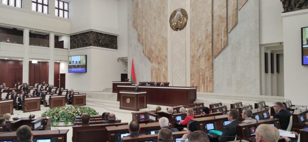 Закон не писан. Нацбанк Беларуси применил к экономике нетрадиционный подход
