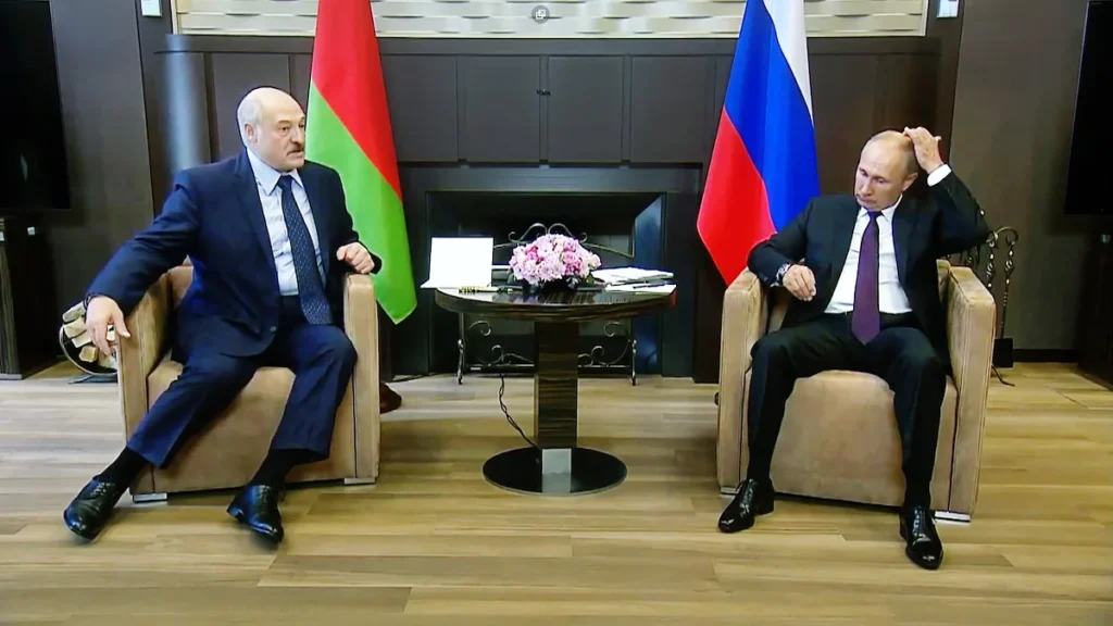 Обязательно бросит. Лукашенко боится, что дешевый российский газ может внезапно закончиться
