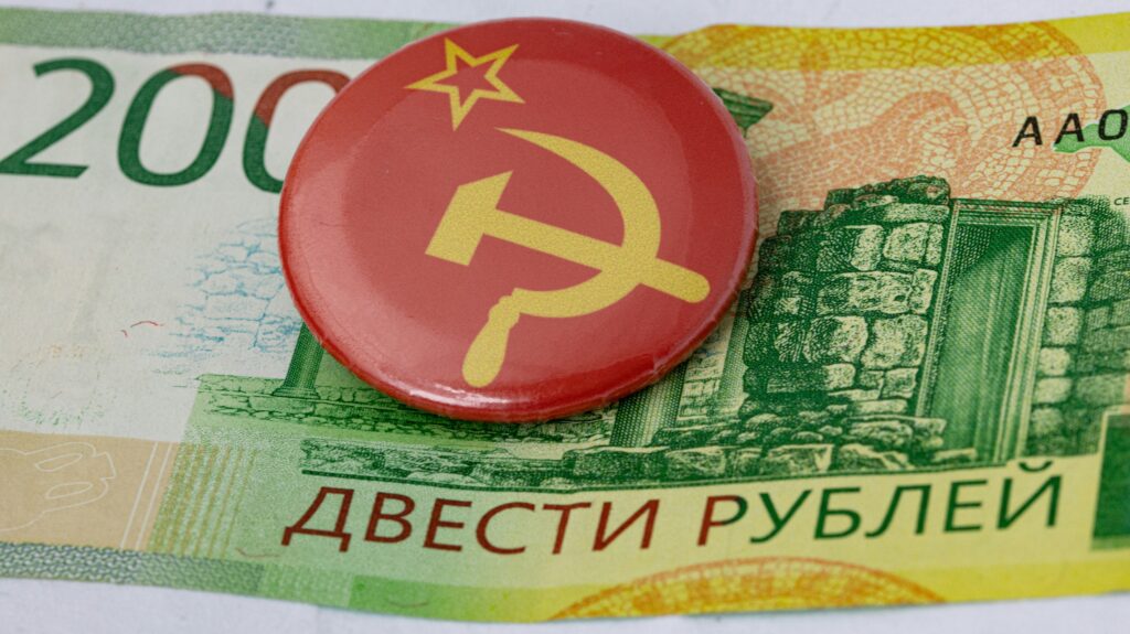 Пятилетку в четыре года. Россия досрочно выполнила план по дефициту бюджета