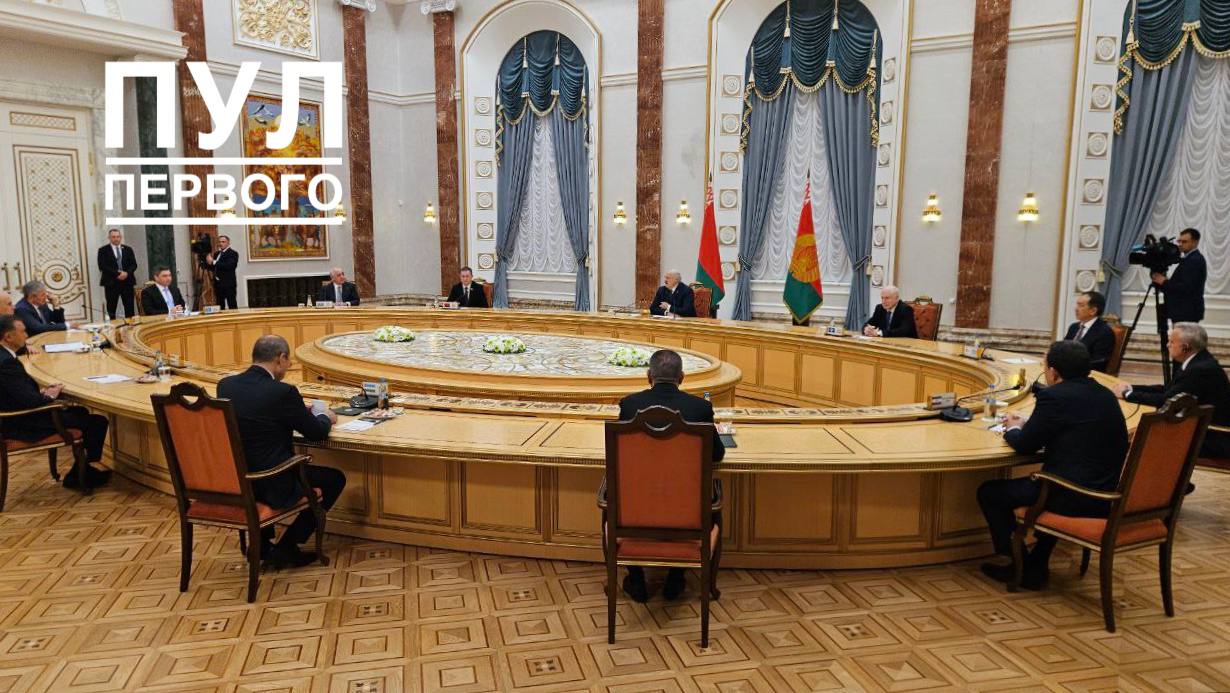 Не нам, простите, а вам. Как Лукашенко убеждал евразийских партнеров, что им некуда деваться