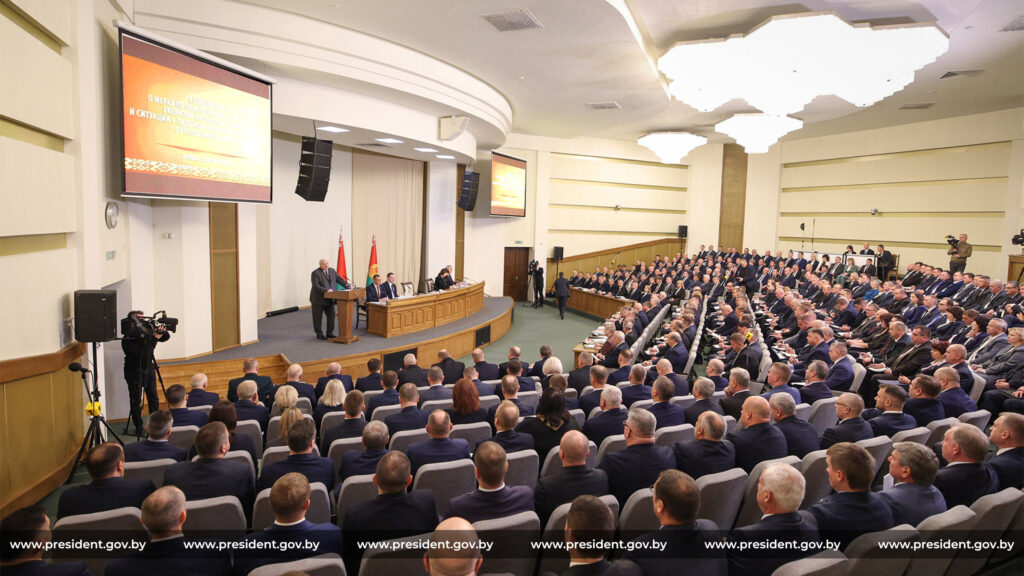 Лукашенко прикинул долги Витебской области и заподозрил саботаж