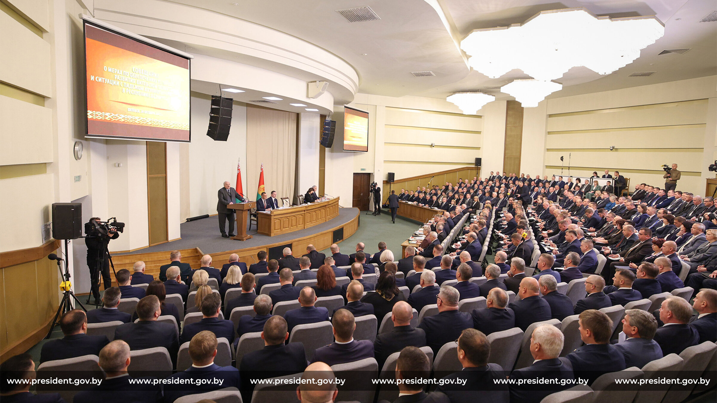 Лукашенко прикинул долги Витебской области и заподозрил саботаж
