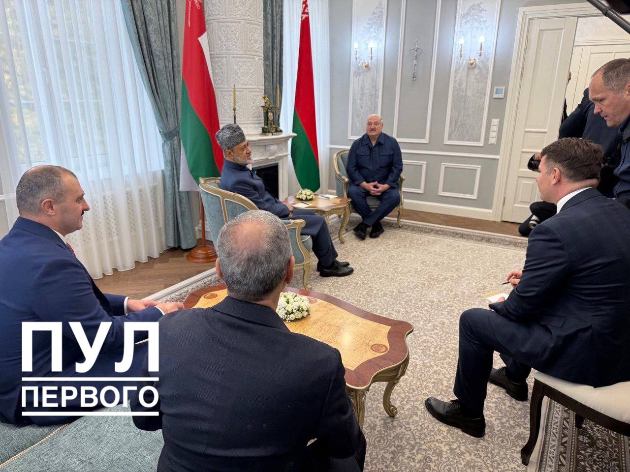 К нам приехал, к нам приехал… Султан Омана пообещал Лукашенко не очень много денег