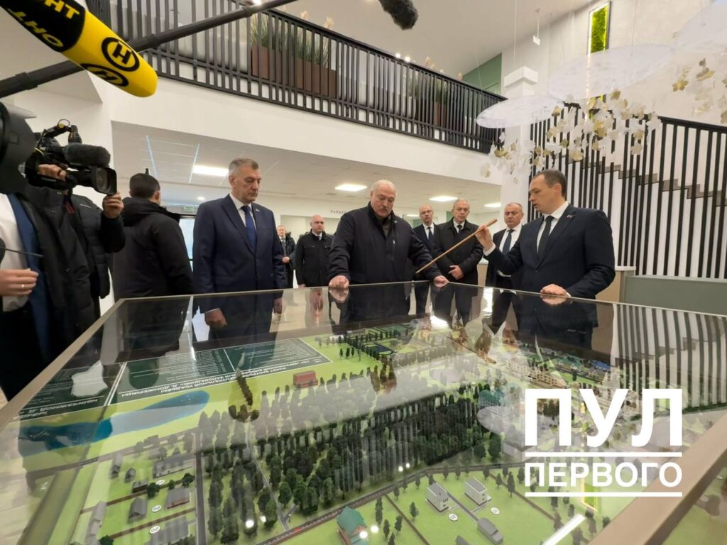 Есть план. Трактора не покупают, поэтому Лукашенко хочет продавать воздух