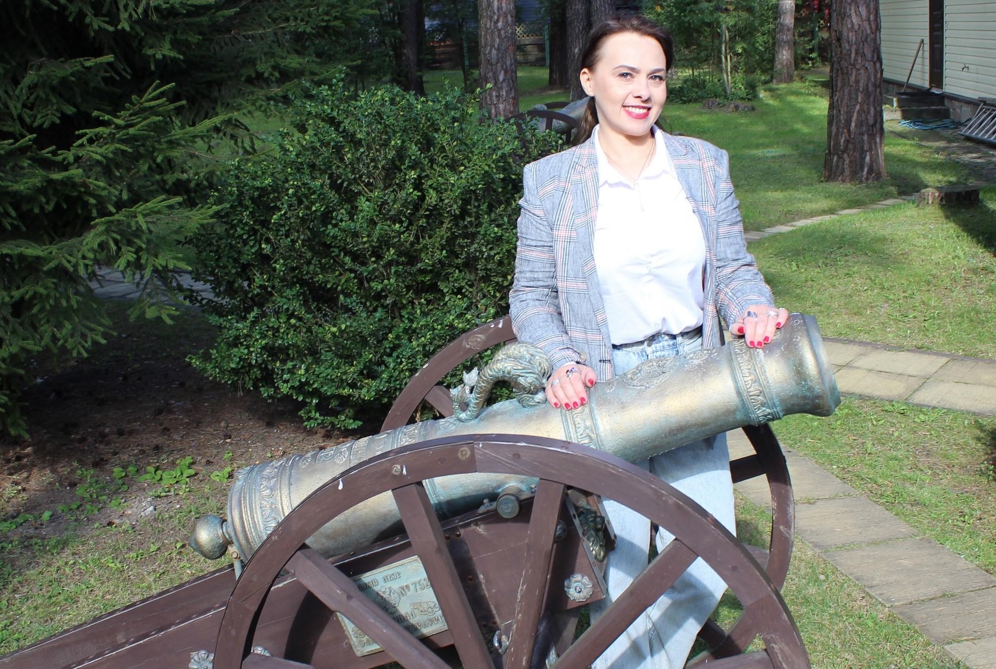 Гражданин начальник, у вас уши торчат и звезды горят