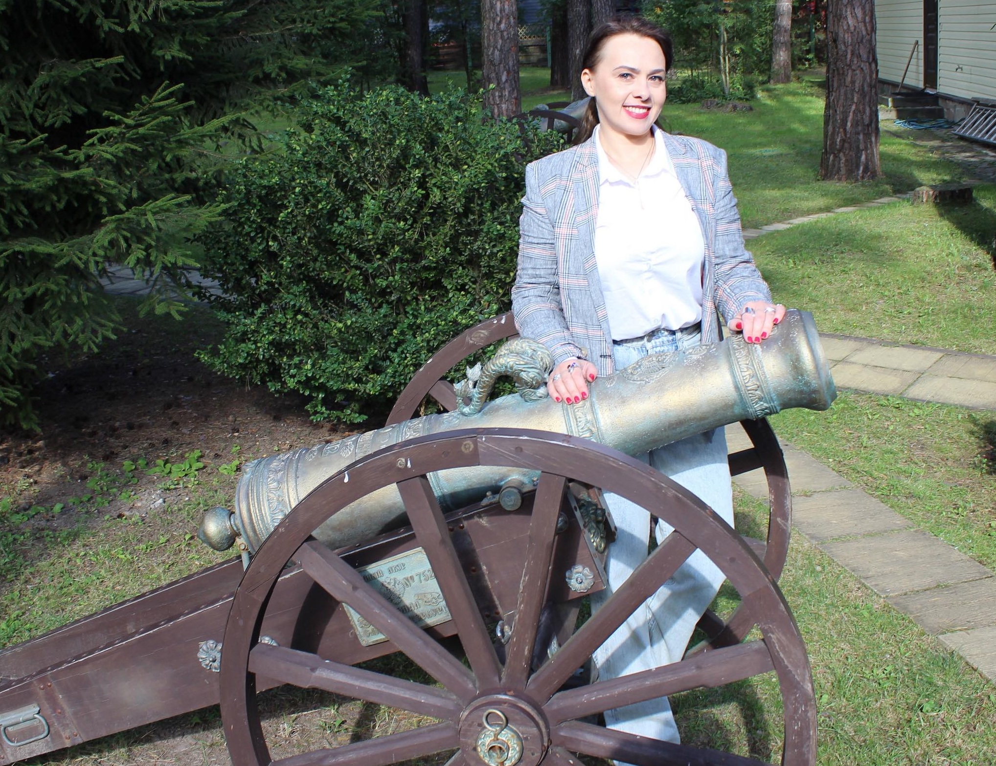 Гражданин начальник, у вас уши торчат и звезды горят