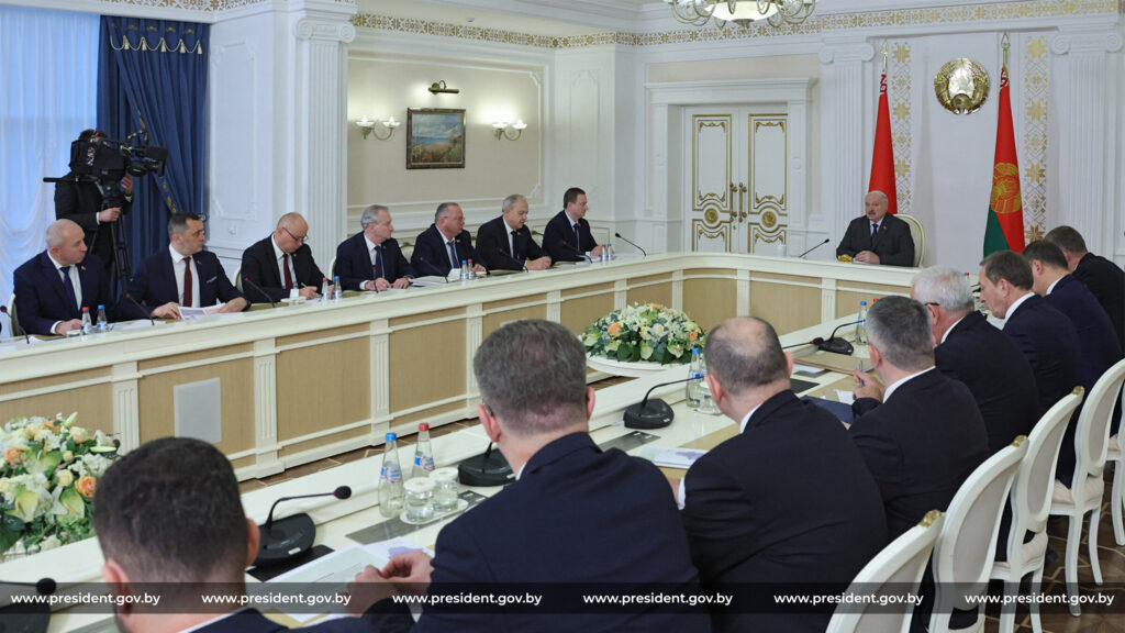 Как Лукашенко укреплял оборону, а Нацбанк стал пятым колесом правительственной телеги