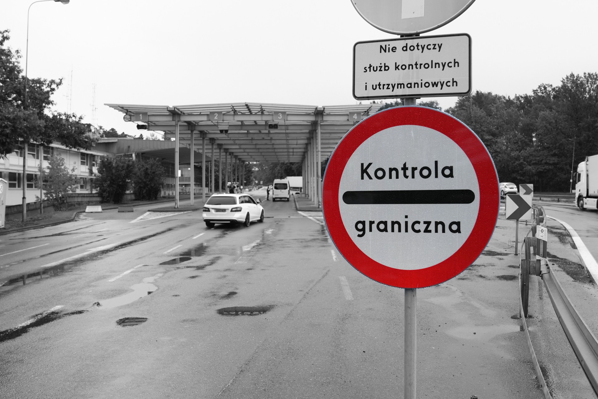 Польша открывает обещанные пункты пропуска на границе, Литва – нет