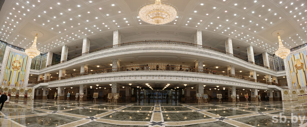 Имитация бурной деятельности. Пресс-служба Лукашенко отчиталась о докладах, но Лукашенко не показала