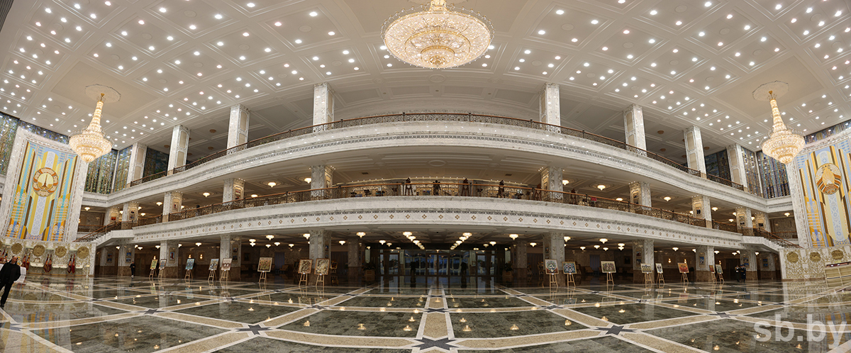 Имитация бурной деятельности. Пресс-служба Лукашенко отчиталась о докладах, но Лукашенко не показала