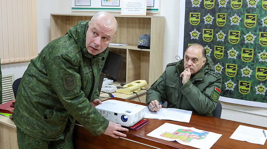 В Господа Бога и святого «Орешника». Вольфович верит, что «Орешник» в Беларуси есть