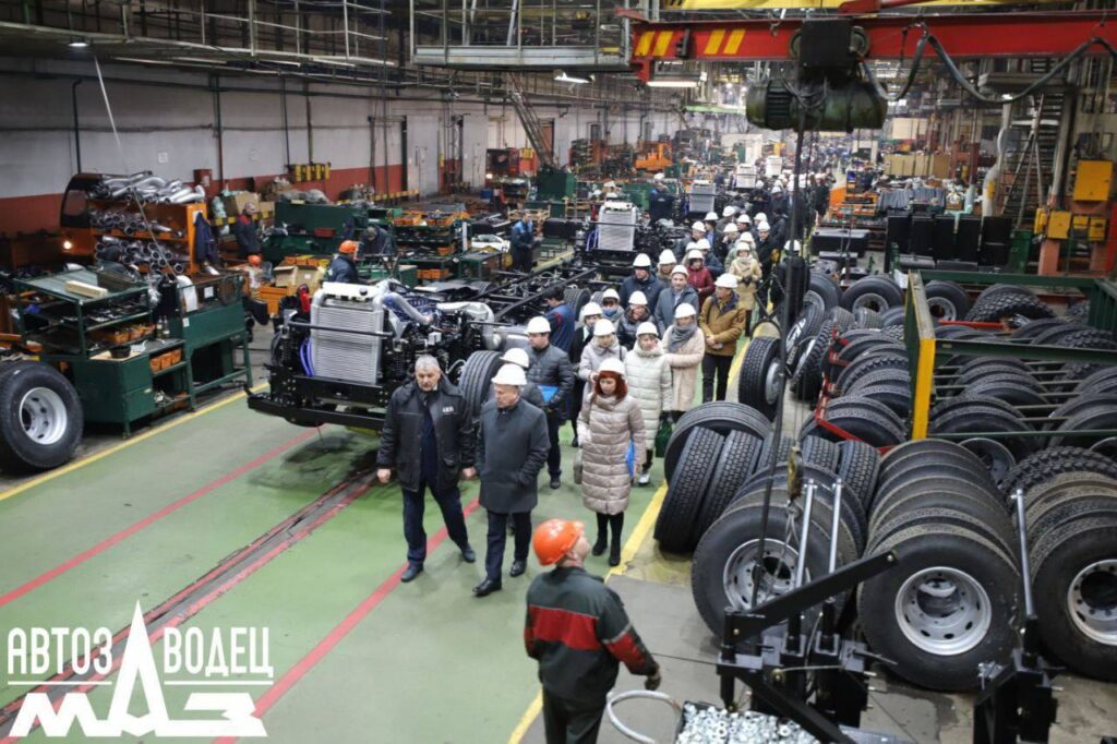 Приехали. Продажи грузовиков МАЗ в России упали на 42,8%