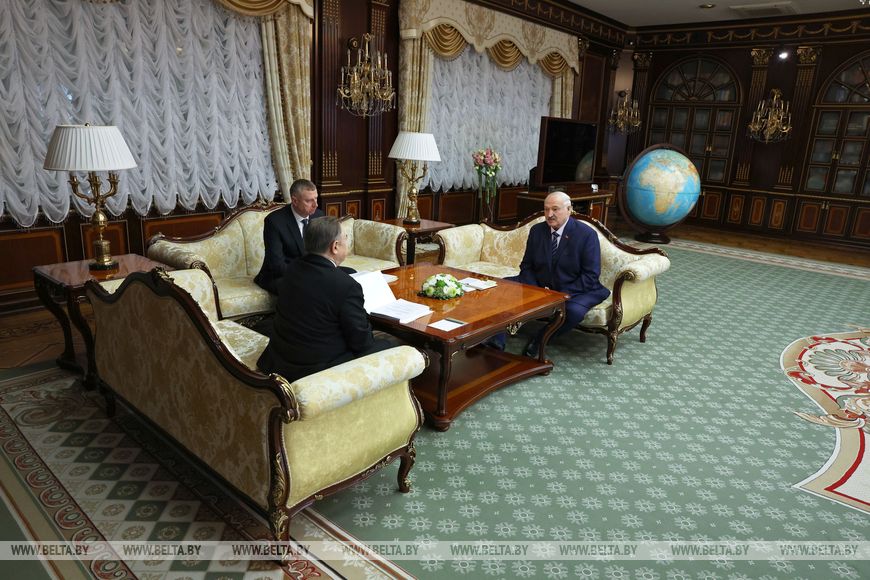 Не виноватая я, он сам пришел! Лукашенко оправдался перед Путиным за дружбу с Трампом.