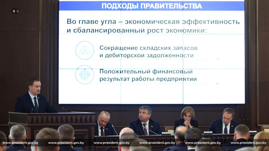 Правительство нашло выход из кризиса, а лучше бы заранее нашло виноватых