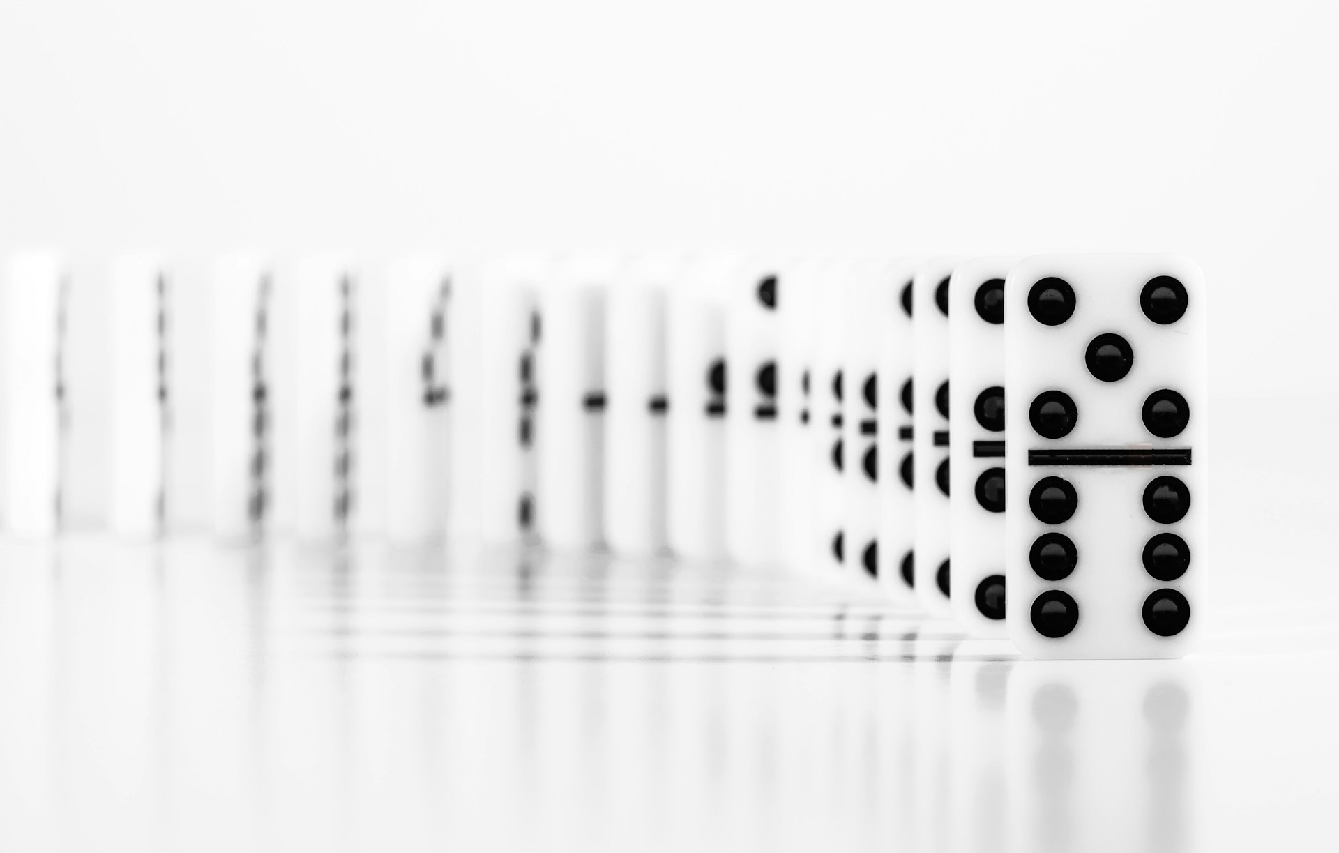 Иран — это та самая костяшка домино. С нее может начаться то, что должно закончиться