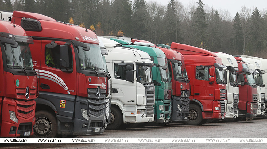 Из соображений гуманизма. Лукашенко пообещал выпустить взятые в заложники литовские фуры