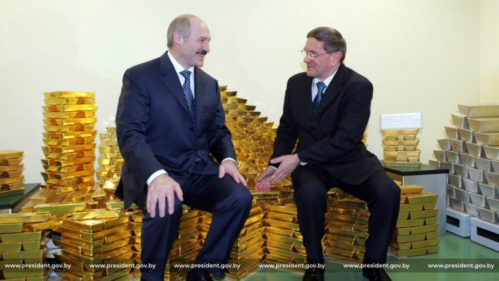 Пересчитали — прослезились. Резервы Нацбанка Беларуси внезапно обвалились на миллиард