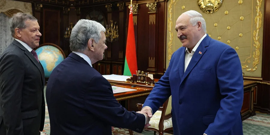 Вернись, я все прощу. Лукашенко соскучился без Джона Коула